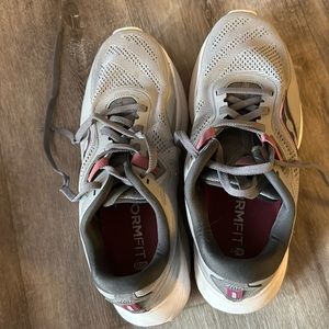 Women saucony running shoes wide size 8